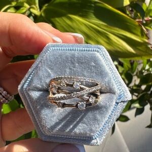 Elegant 5 row diamond crossover band yellow Gold Women's Ring